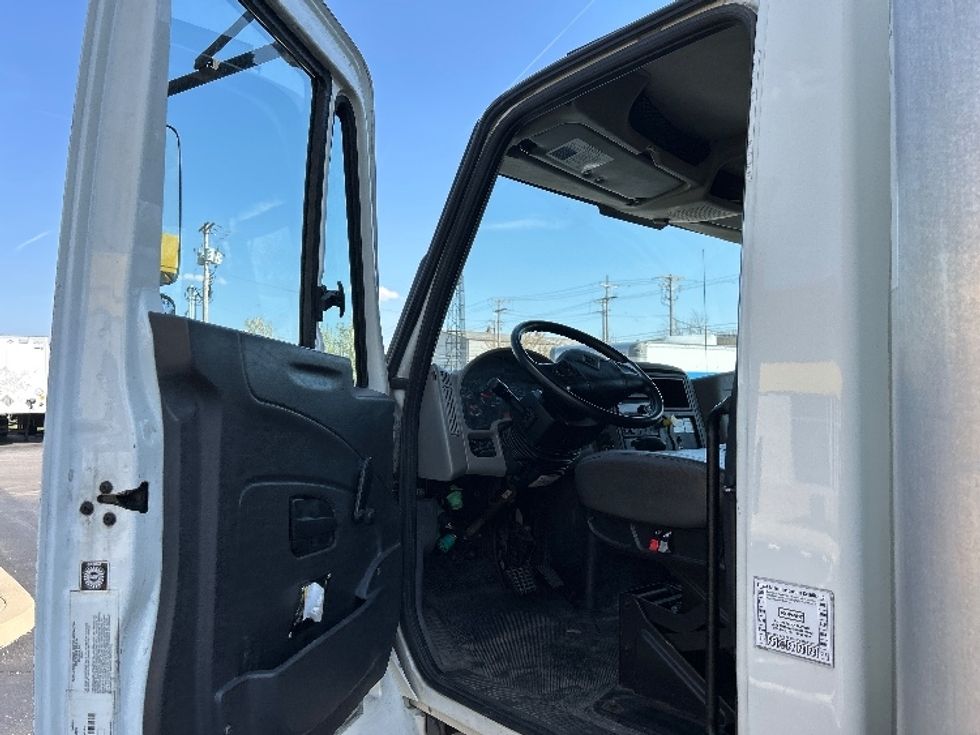 Medium Duty Box Truck-Light and Medium Duty Trucks-International-2018-4300-Pittsburgh-PA-235,000\n\t\tmiles-$ 34,000 - Image 16