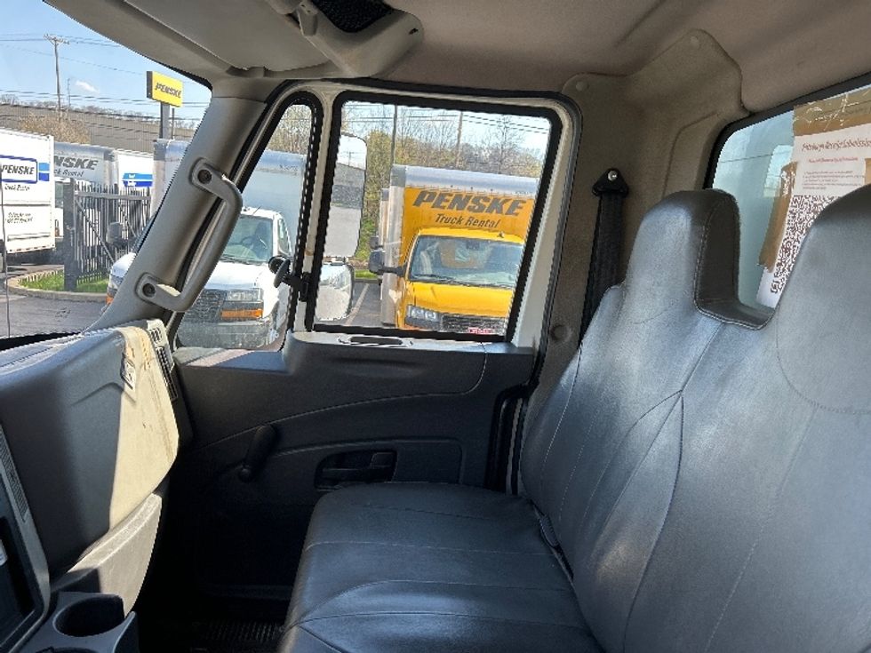Medium Duty Box Truck-Light and Medium Duty Trucks-International-2018-4300-Pittsburgh-PA-235,000\n\t\tmiles-$ 34,000 - Image 19