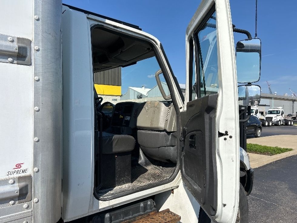 Medium Duty Box Truck-Light and Medium Duty Trucks-International-2018-4300-Pittsburgh-PA-235,000\n\t\tmiles-$ 34,000 - Image 20