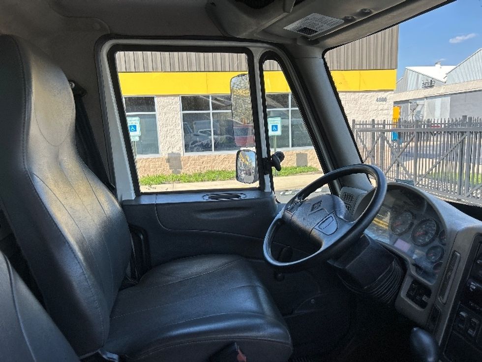 Medium Duty Box Truck-Light and Medium Duty Trucks-International-2018-4300-Pittsburgh-PA-235,000\n\t\tmiles-$ 34,000 - Image 22