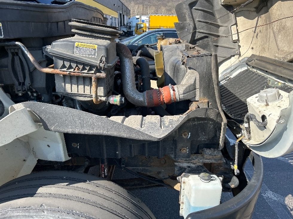 Medium Duty Box Truck-Light and Medium Duty Trucks-International-2018-4300-Pittsburgh-PA-235,000\n\t\tmiles-$ 34,000 - Image 23