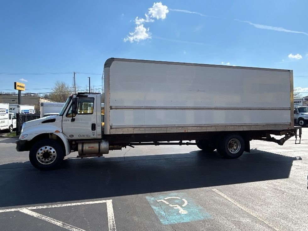 Medium Duty Box Truck-Light and Medium Duty Trucks-International-2018-4300-Pittsburgh-PA-235,000\n\t\tmiles-$ 34,000 - Image 4