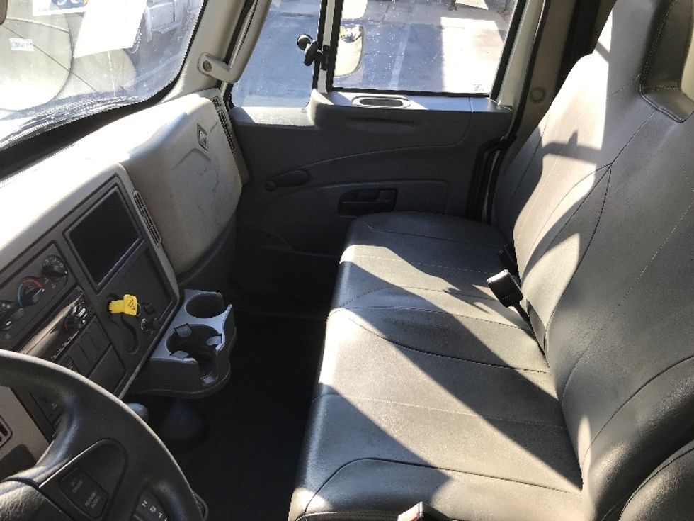 Medium Duty Box Truck-Light and Medium Duty Trucks-International-2018-4300-Prince George-VA-94,825\n\t\tmiles-$ 55,500 - Image 19