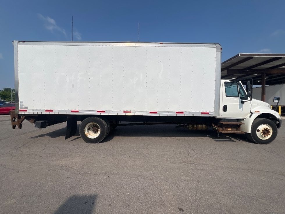 Medium Duty Box Truck-Light and Medium Duty Trucks-International-2018-4300-Rochester-NY-104,911\n\t\tmiles-$ 46,500 - Image 15