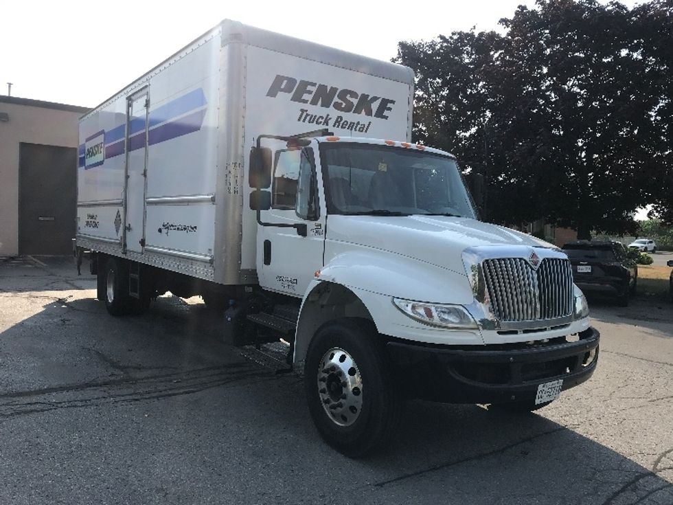 Medium Duty Box Truck-Light and Medium Duty Trucks-International-2018-4300-Scarborough-ON-214,364\n\t\tkm-$ 64,000 - Image 1