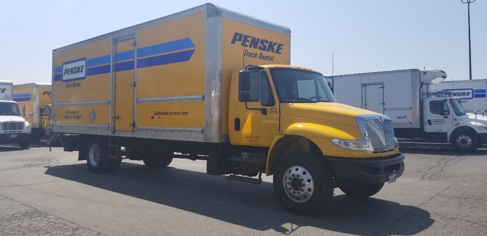 Medium Duty Box Truck-Light and Medium Duty Trucks-International-2018-4300-Scarborough-ON-267,070\n\t\tkm-$ 56,000 - Image 1