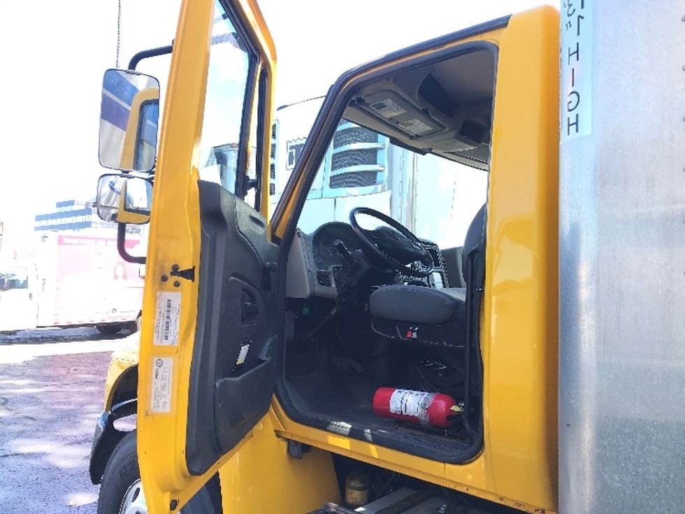 Medium Duty Box Truck-Light and Medium Duty Trucks-International-2018-4300-Scarborough-ON-267,070\n\t\tkm-$ 56,000 - Image 17