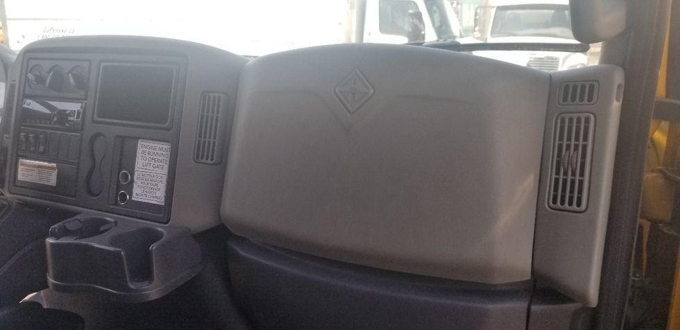 Medium Duty Box Truck-Light and Medium Duty Trucks-International-2018-4300-Scarborough-ON-267,070\n\t\tkm-$ 56,000 - Image 19