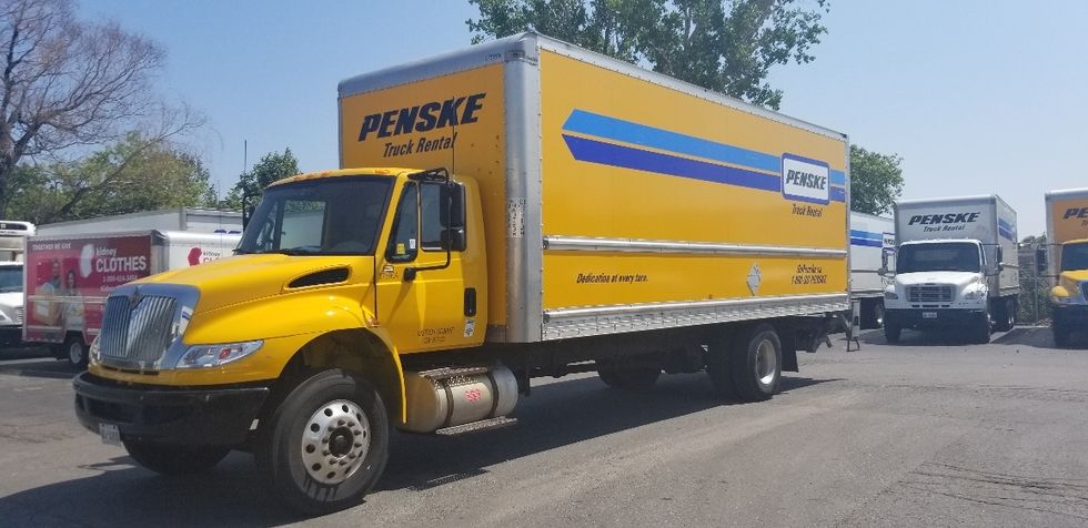 Medium Duty Box Truck-Light and Medium Duty Trucks-International-2018-4300-Scarborough-ON-267,070\n\t\tkm-$ 56,000 - Image 3