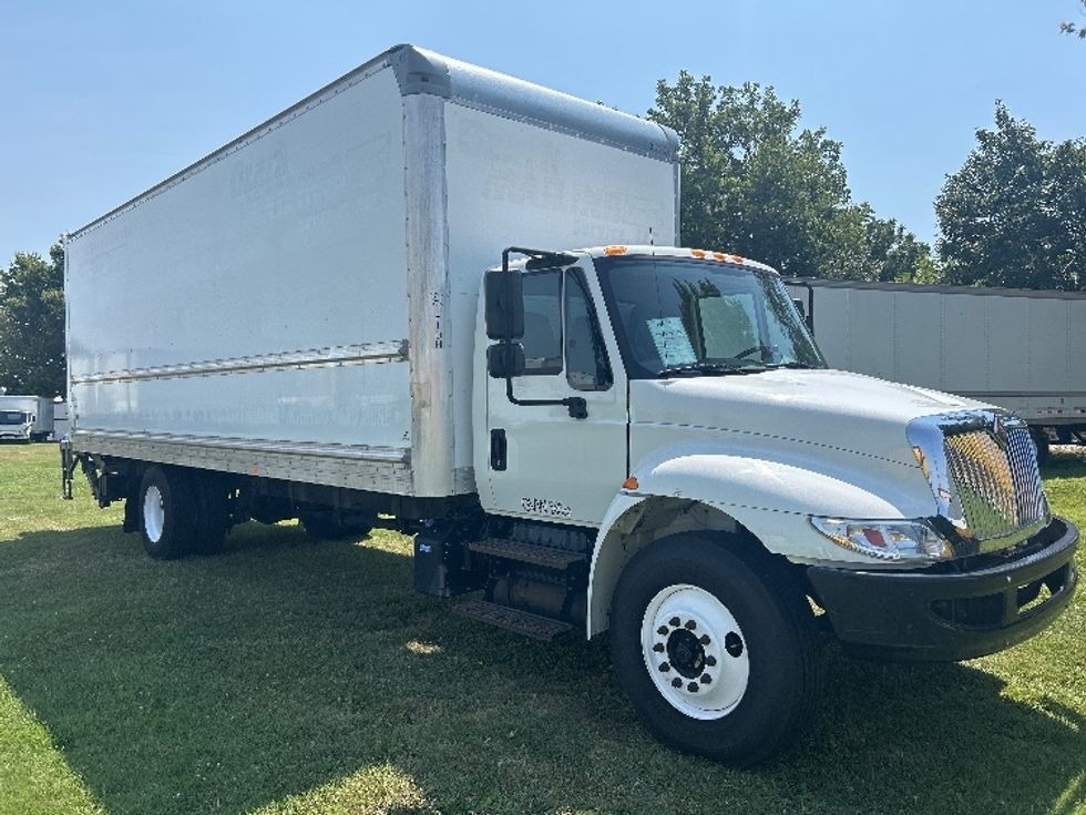Medium Duty Box Truck-Light and Medium Duty Trucks-International-2018-4300-Springfield-MO-118,842\n\t\tmiles-$ 52,250 - Image 1