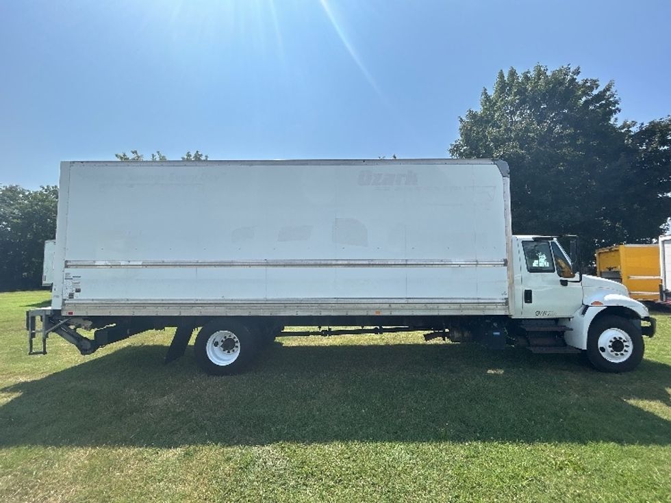 Medium Duty Box Truck-Light and Medium Duty Trucks-International-2018-4300-Springfield-MO-118,842\n\t\tmiles-$ 52,250 - Image 15
