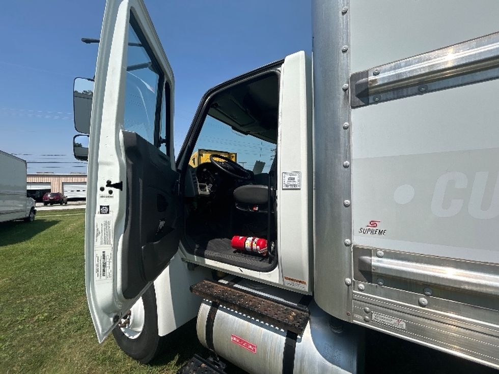 Medium Duty Box Truck-Light and Medium Duty Trucks-International-2018-4300-Springfield-MO-118,842\n\t\tmiles-$ 52,250 - Image 16