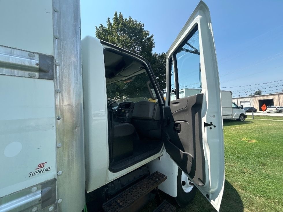 Medium Duty Box Truck-Light and Medium Duty Trucks-International-2018-4300-Springfield-MO-118,842\n\t\tmiles-$ 52,250 - Image 20