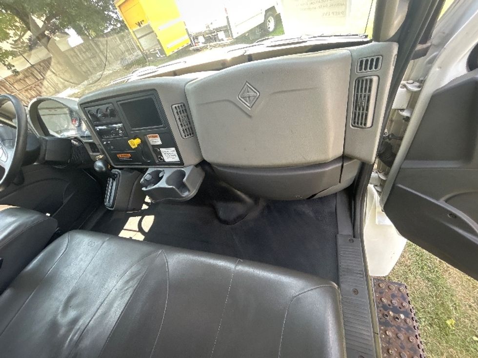 Medium Duty Box Truck-Light and Medium Duty Trucks-International-2018-4300-Springfield-MO-118,842\n\t\tmiles-$ 52,250 - Image 21