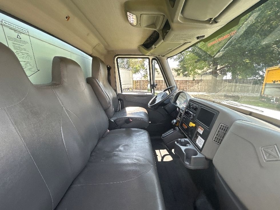Medium Duty Box Truck-Light and Medium Duty Trucks-International-2018-4300-Springfield-MO-118,842\n\t\tmiles-$ 52,250 - Image 22
