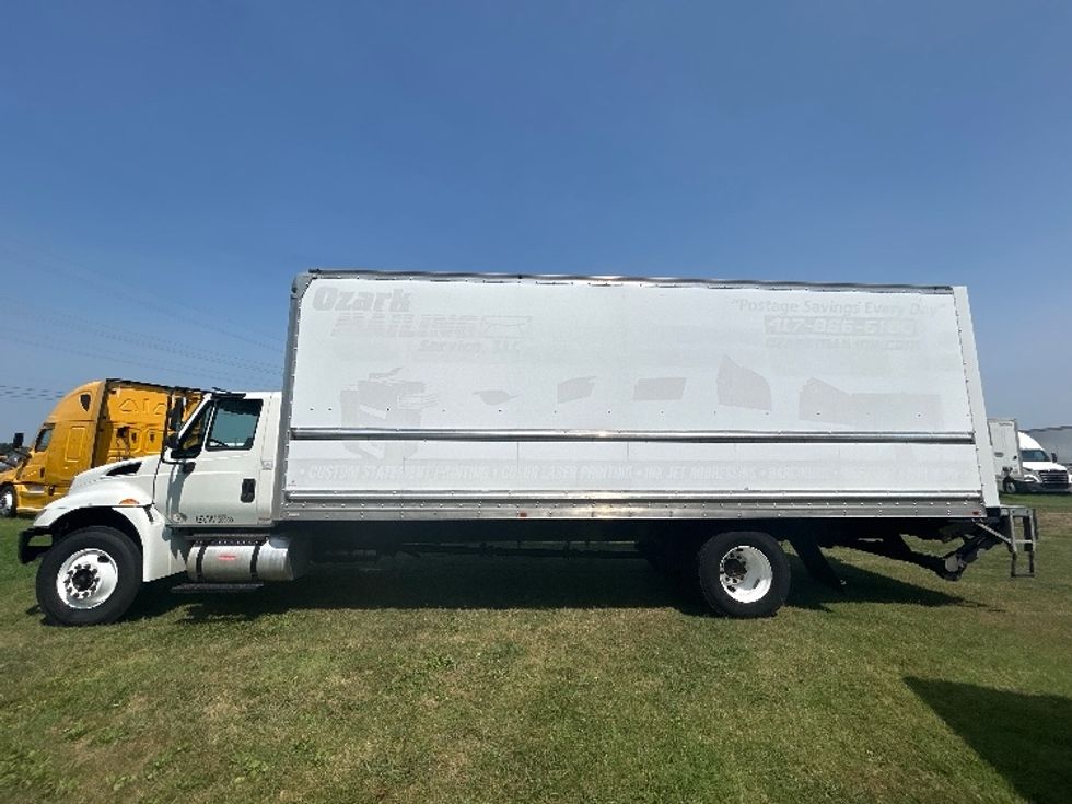 Medium Duty Box Truck-Light and Medium Duty Trucks-International-2018-4300-Springfield-MO-118,842\n\t\tmiles-$ 52,250 - Image 4