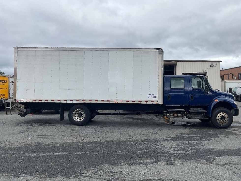 Medium Duty Box Truck-Light and Medium Duty Trucks-International-2018-4300-Sterling-VA-207,705\n\t\tmiles-$ 46,500 - Image 15