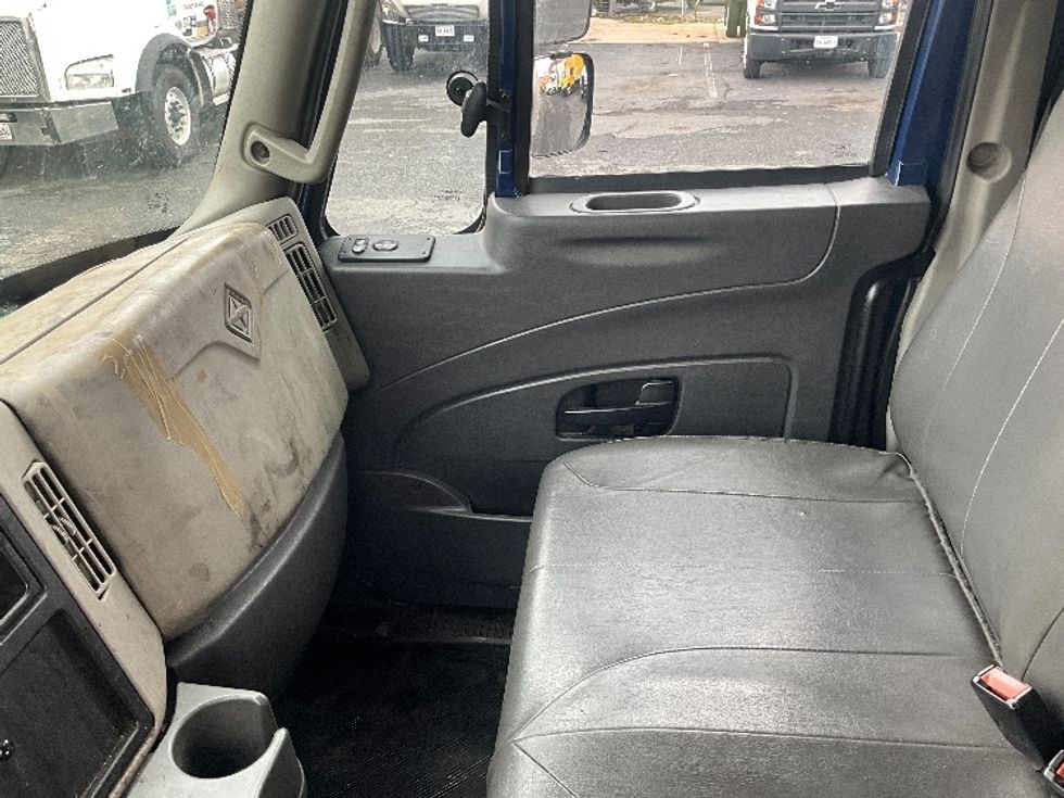 Medium Duty Box Truck-Light and Medium Duty Trucks-International-2018-4300-Sterling-VA-207,705\n\t\tmiles-$ 46,500 - Image 19