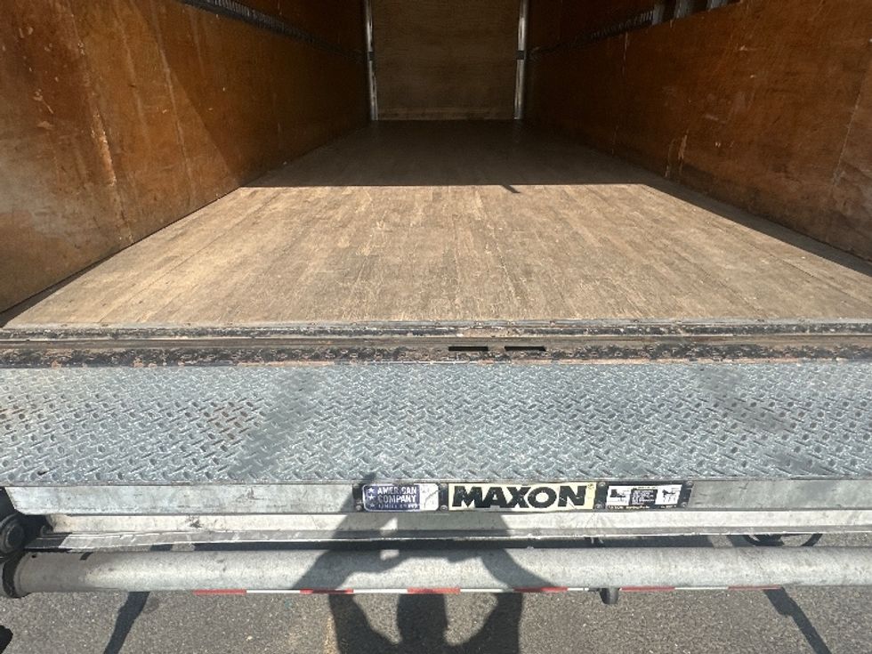 Medium Duty Box Truck-Light and Medium Duty Trucks-International-2018-4300-Sterling-VA-215,271\n\t\tmiles-$ 37,750 - Image 10