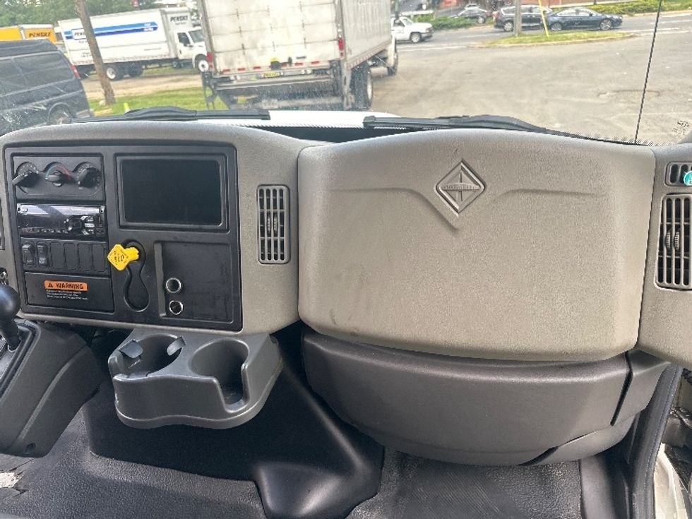 Medium Duty Box Truck-Light and Medium Duty Trucks-International-2018-4300-Sterling-VA-215,271\n\t\tmiles-$ 37,750 - Image 21