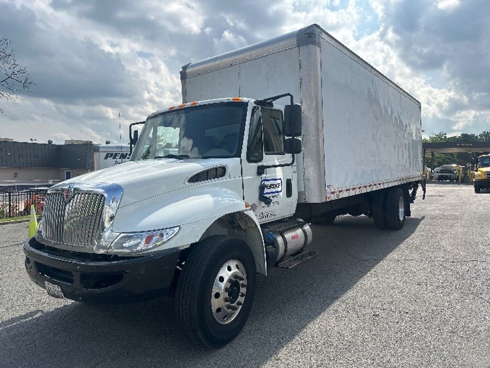 Medium Duty Box Truck-Light and Medium Duty Trucks-International-2018-4300-Sterling-VA-215,271\n\t\tmiles-$ 37,750 - Image 3