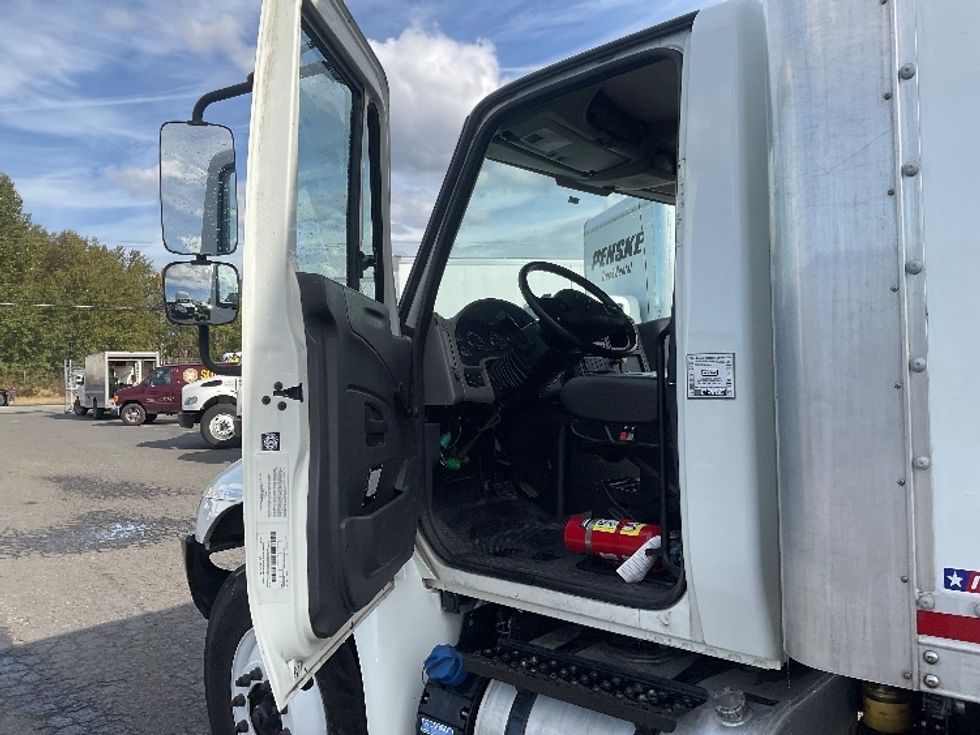 Medium Duty Box Truck-Light and Medium Duty Trucks-International-2018-4300-Tacoma-WA-140,159\n\t\tmiles-$ 46,000 - Image 16