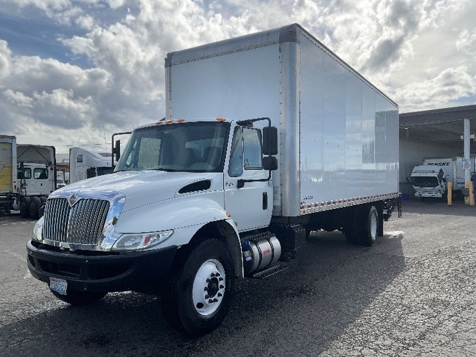 Medium Duty Box Truck-Light and Medium Duty Trucks-International-2018-4300-Tacoma-WA-140,159\n\t\tmiles-$ 46,000 - Image 3