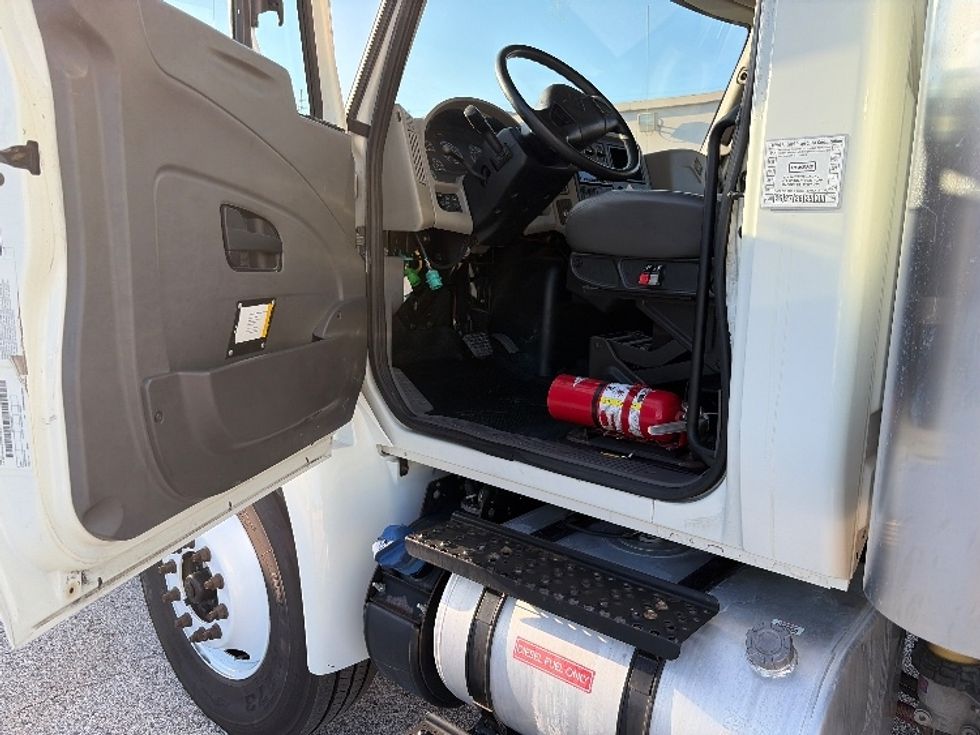 Medium Duty Box Truck-Light and Medium Duty Trucks-International-2018-4300-Tampa-FL-155,699\n\t\tmiles-$ 56,250 - Image 16