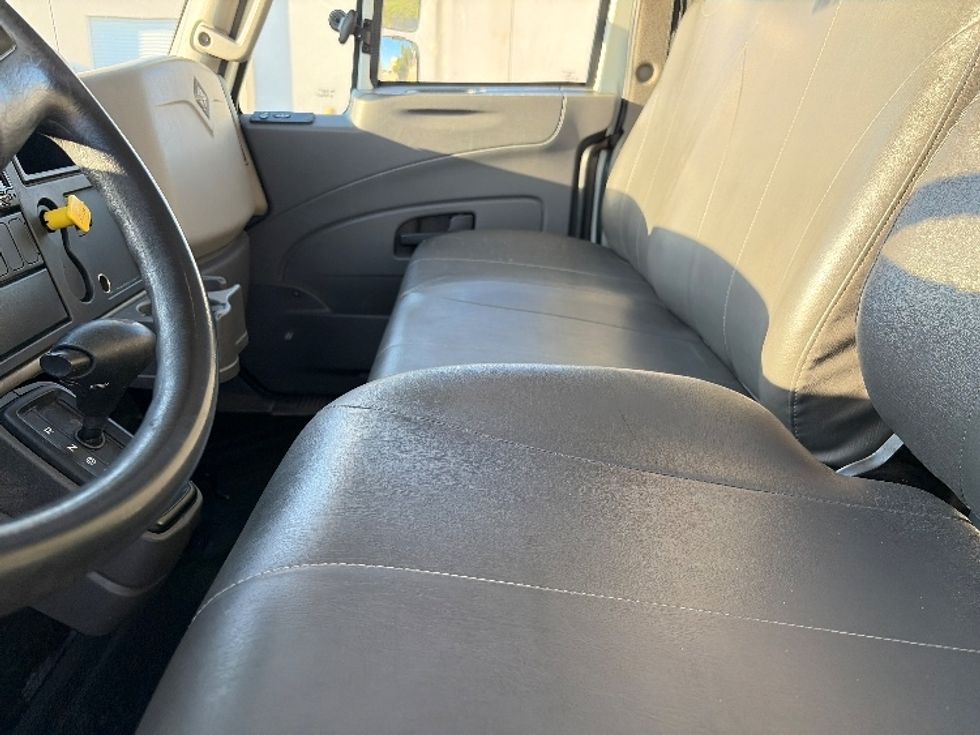 Medium Duty Box Truck-Light and Medium Duty Trucks-International-2018-4300-Tampa-FL-155,699\n\t\tmiles-$ 56,250 - Image 19