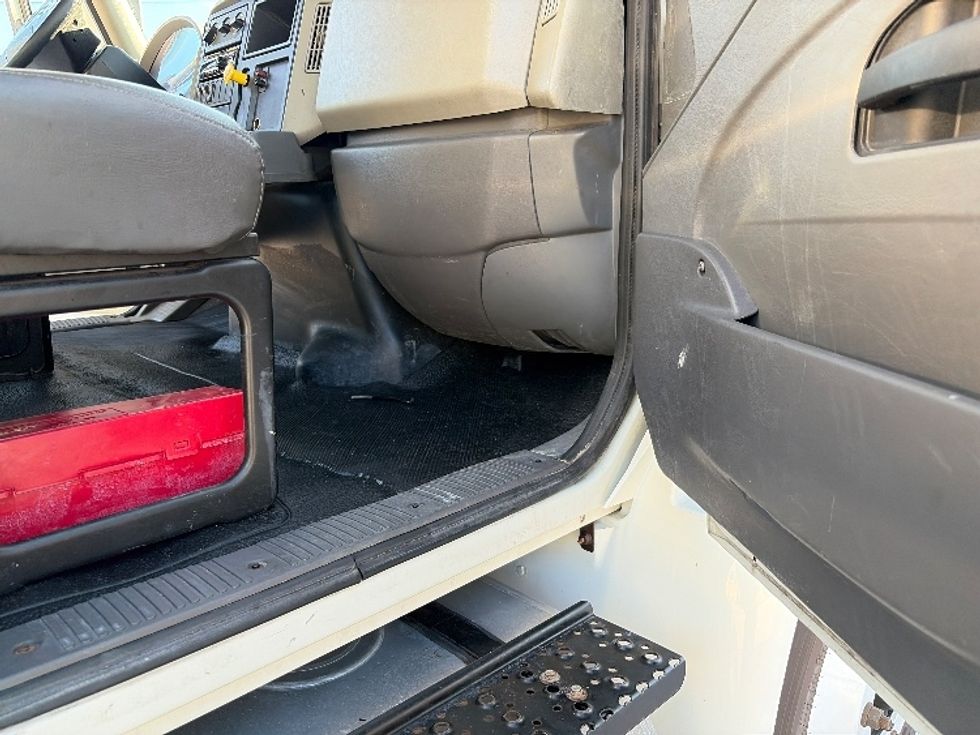 Medium Duty Box Truck-Light and Medium Duty Trucks-International-2018-4300-Tampa-FL-155,699\n\t\tmiles-$ 56,250 - Image 20