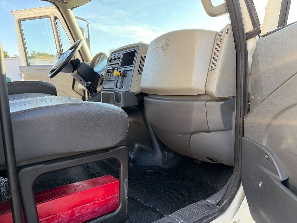 Medium Duty Box Truck-Light and Medium Duty Trucks-International-2018-4300-Tampa-FL-155,699\n\t\tmiles-$ 56,250 - Image 21
