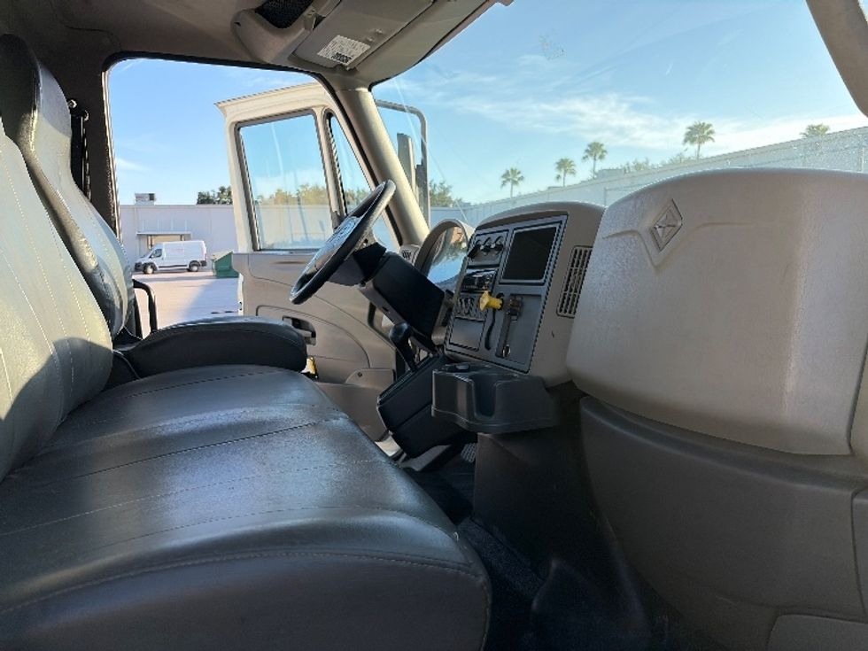 Medium Duty Box Truck-Light and Medium Duty Trucks-International-2018-4300-Tampa-FL-155,699\n\t\tmiles-$ 56,250 - Image 22