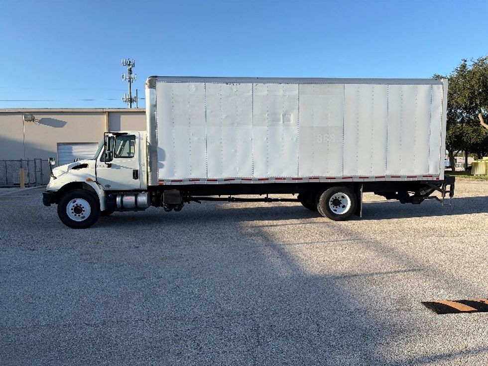 Medium Duty Box Truck-Light and Medium Duty Trucks-International-2018-4300-Tampa-FL-155,699\n\t\tmiles-$ 56,250 - Image 4