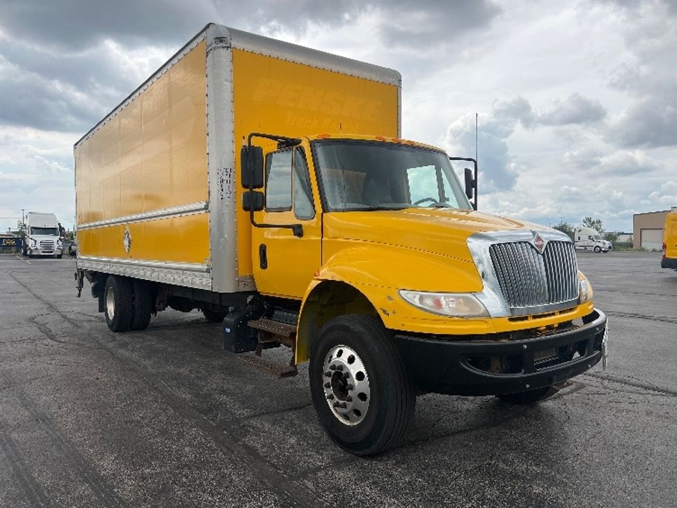 Medium Duty Box Truck-Light and Medium Duty Trucks-International-2018-4300-Toronto-ON-253,792\n\t\tkm-$ 57,500 - Image 1