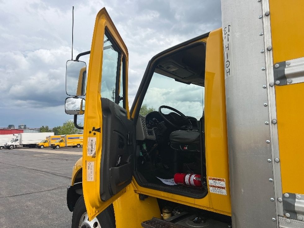 Medium Duty Box Truck-Light and Medium Duty Trucks-International-2018-4300-Toronto-ON-253,792\n\t\tkm-$ 57,500 - Image 16