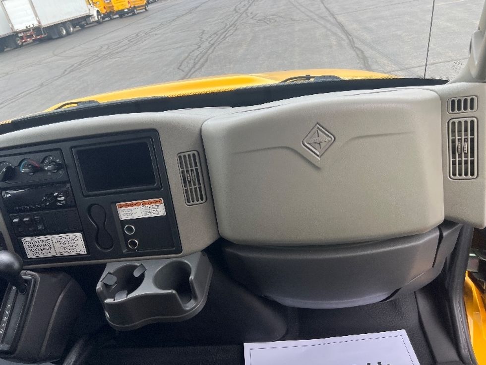 Medium Duty Box Truck-Light and Medium Duty Trucks-International-2018-4300-Toronto-ON-253,792\n\t\tkm-$ 57,500 - Image 21