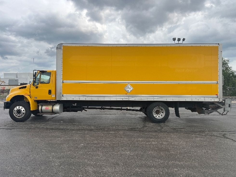Medium Duty Box Truck-Light and Medium Duty Trucks-International-2018-4300-Toronto-ON-253,792\n\t\tkm-$ 57,500 - Image 4