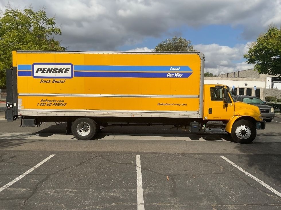Medium Duty Box Truck-Light and Medium Duty Trucks-International-2018-4300-Torrance-CA-257,939\n\t\tmiles-$ 21,500 - Image 15