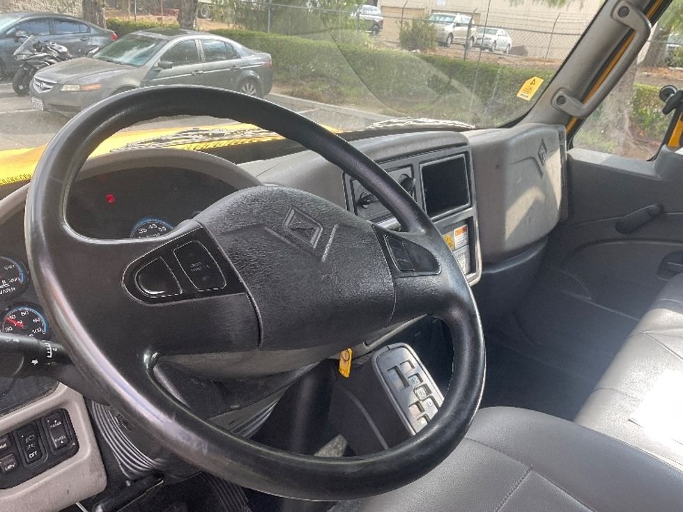 Medium Duty Box Truck-Light and Medium Duty Trucks-International-2018-4300-Torrance-CA-257,939\n\t\tmiles-$ 21,500 - Image 17