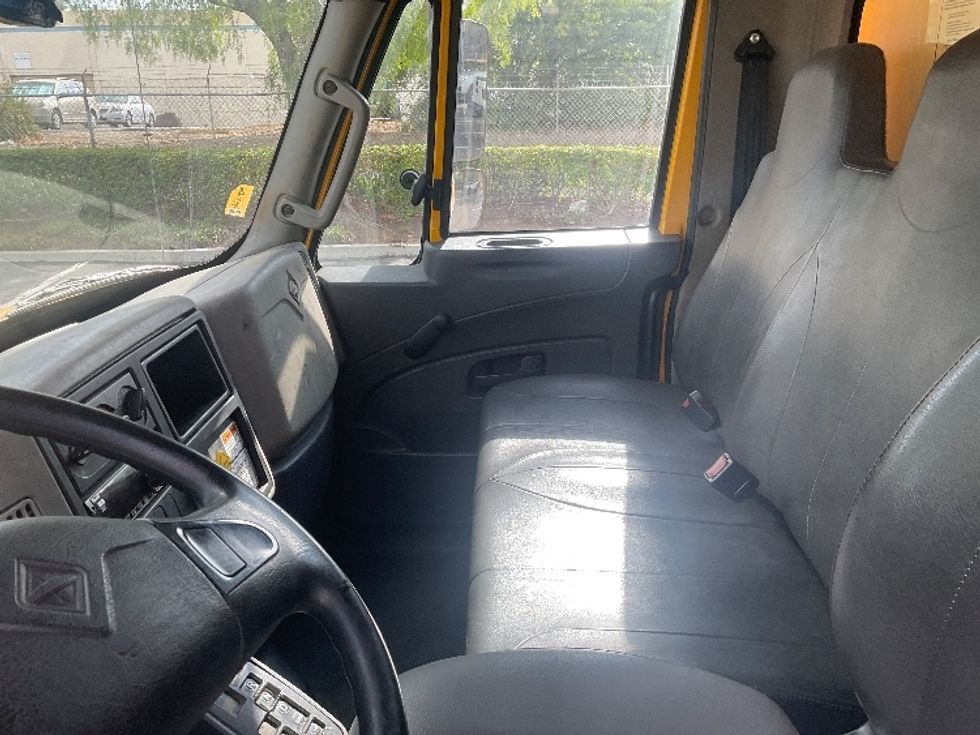 Medium Duty Box Truck-Light and Medium Duty Trucks-International-2018-4300-Torrance-CA-257,939\n\t\tmiles-$ 21,500 - Image 19