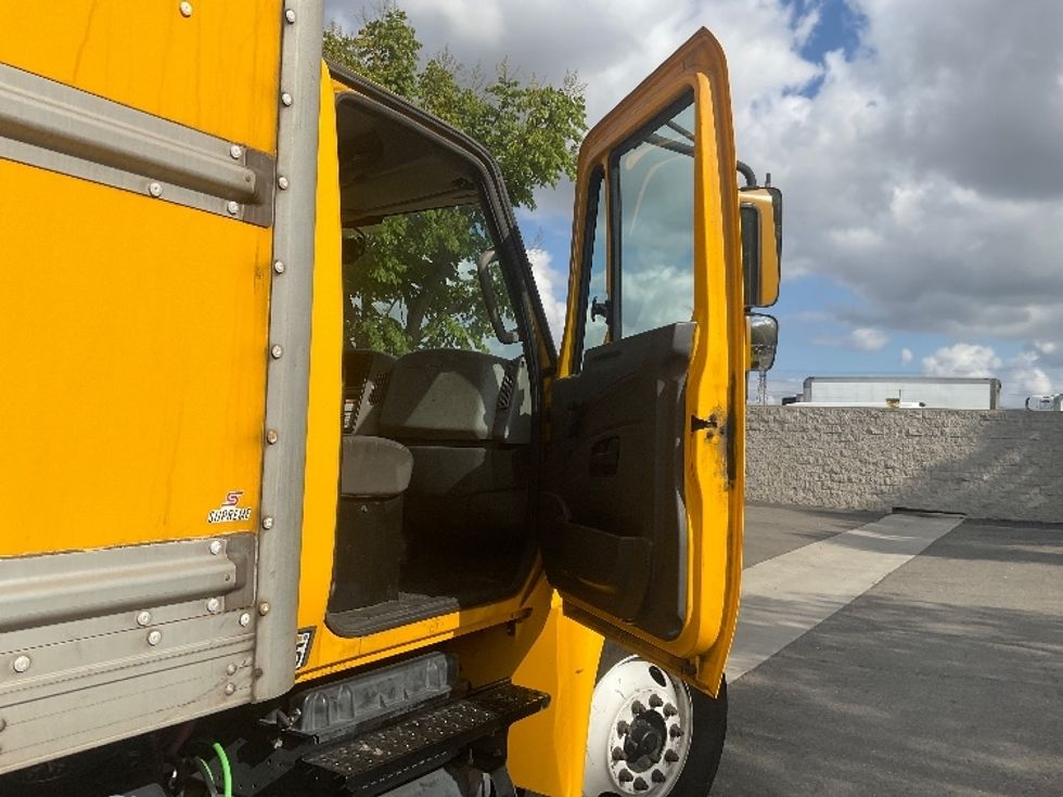 Medium Duty Box Truck-Light and Medium Duty Trucks-International-2018-4300-Torrance-CA-257,939\n\t\tmiles-$ 21,500 - Image 20