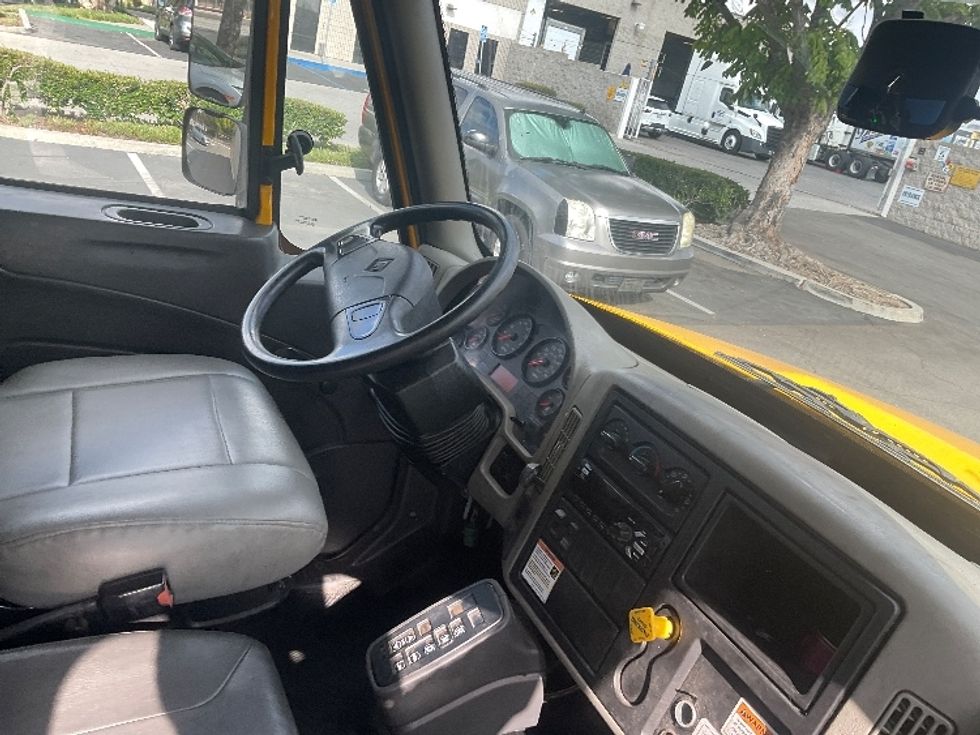 Medium Duty Box Truck-Light and Medium Duty Trucks-International-2018-4300-Torrance-CA-257,939\n\t\tmiles-$ 21,500 - Image 22