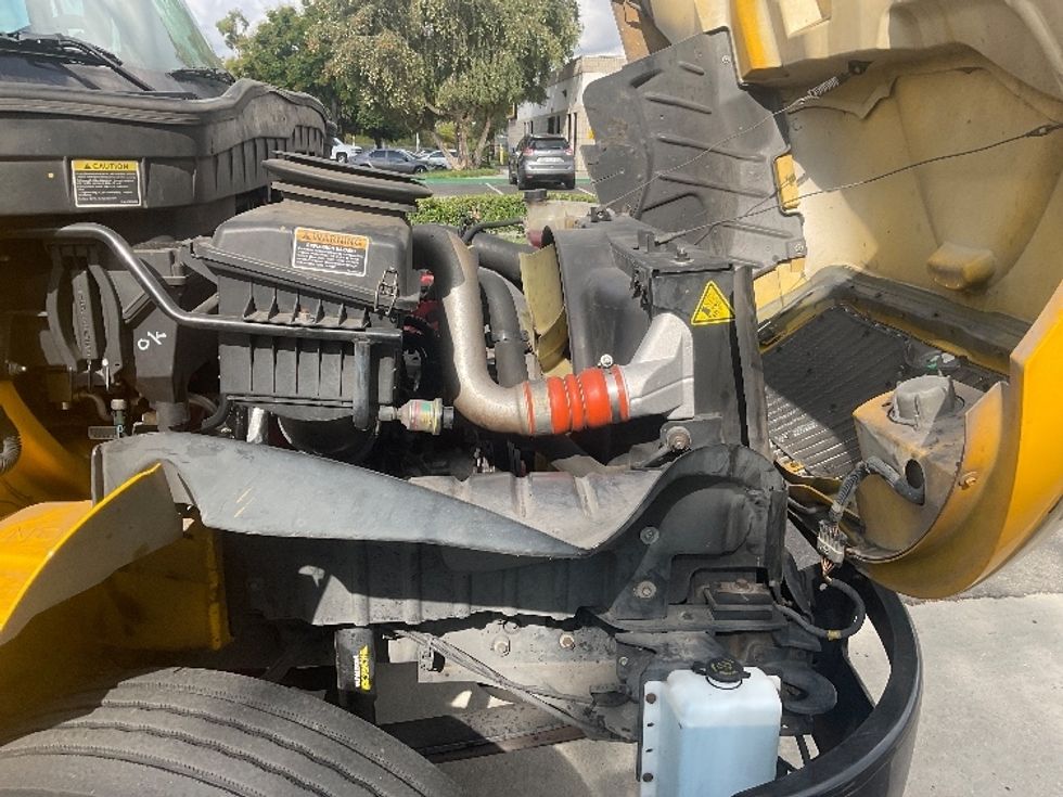 Medium Duty Box Truck-Light and Medium Duty Trucks-International-2018-4300-Torrance-CA-257,939\n\t\tmiles-$ 21,500 - Image 23