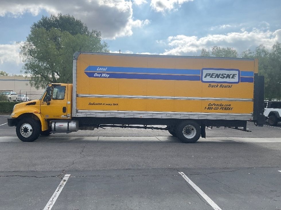 Medium Duty Box Truck-Light and Medium Duty Trucks-International-2018-4300-Torrance-CA-257,939\n\t\tmiles-$ 21,500 - Image 4