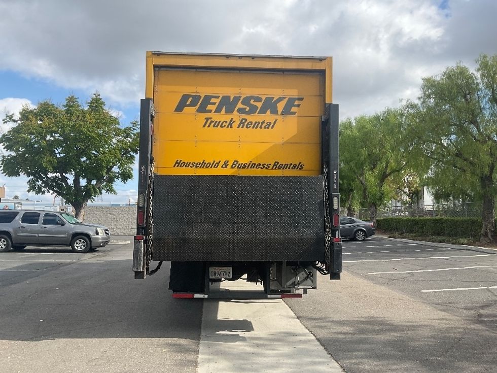 Medium Duty Box Truck-Light and Medium Duty Trucks-International-2018-4300-Torrance-CA-257,939\n\t\tmiles-$ 21,500 - Image 7