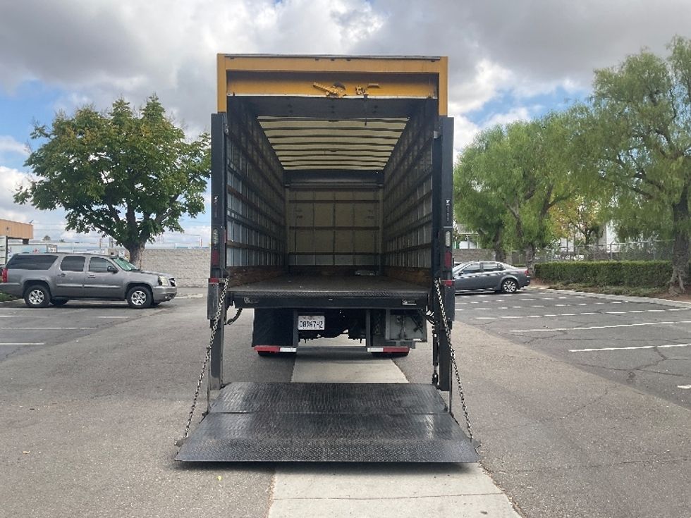 Medium Duty Box Truck-Light and Medium Duty Trucks-International-2018-4300-Torrance-CA-257,939\n\t\tmiles-$ 21,500 - Image 9