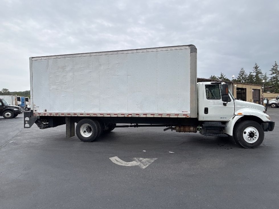 Medium Duty Box Truck-Light and Medium Duty Trucks-International-2018-4300-Tukwila-WA-129,904\n\t\tmiles-$ 45,750 - Image 15