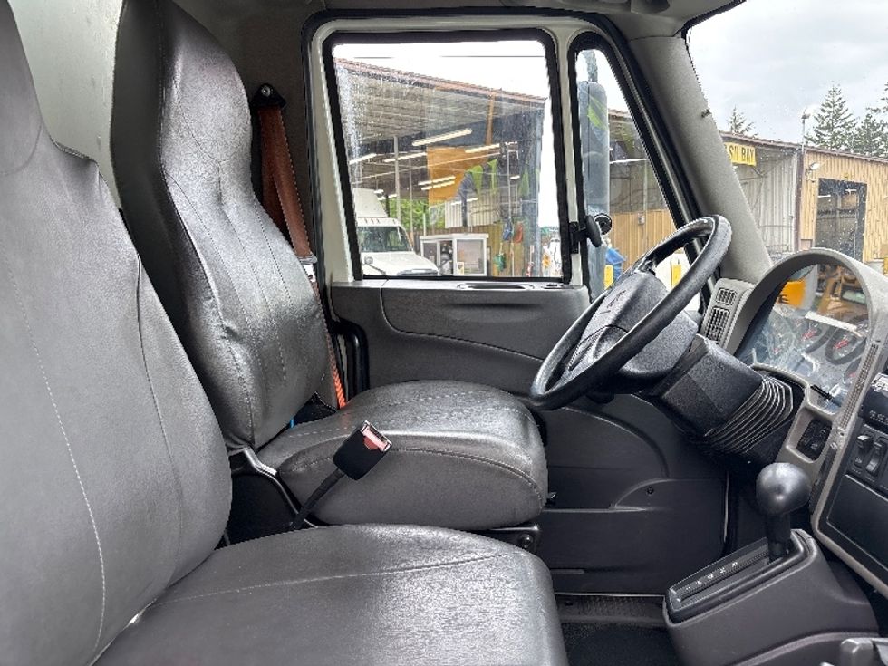 Medium Duty Box Truck-Light and Medium Duty Trucks-International-2018-4300-Tukwila-WA-129,904\n\t\tmiles-$ 45,750 - Image 22