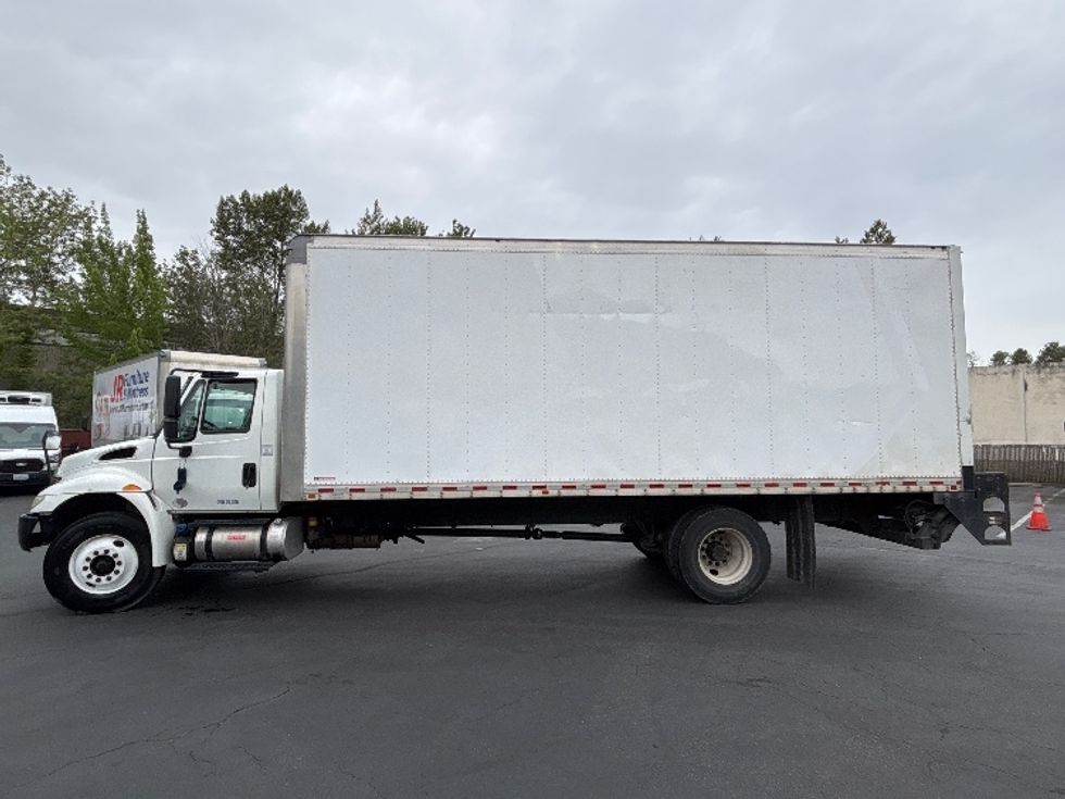 Medium Duty Box Truck-Light and Medium Duty Trucks-International-2018-4300-Tukwila-WA-129,904\n\t\tmiles-$ 45,750 - Image 4