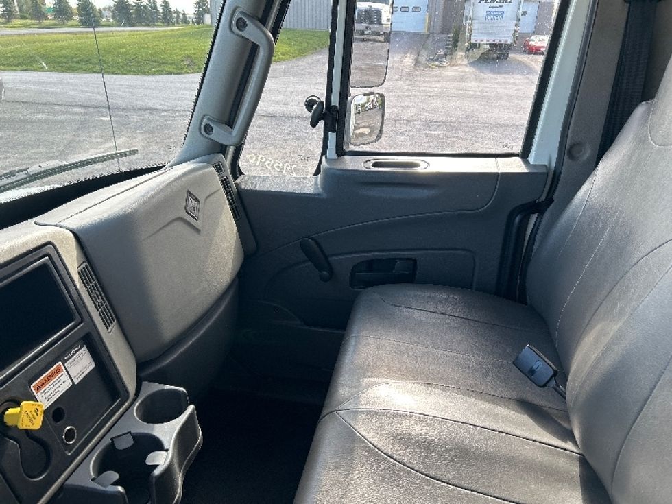 Medium Duty Box Truck-Light and Medium Duty Trucks-International-2018-4300-Watertown-NY-155,011\n\t\tmiles-$ 46,500 - Image 19